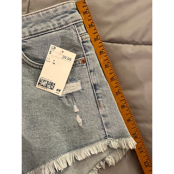 H&M divided high‎ waist distressed light wash denim size 4 94% cotton ￼ - Picture 6 of 7